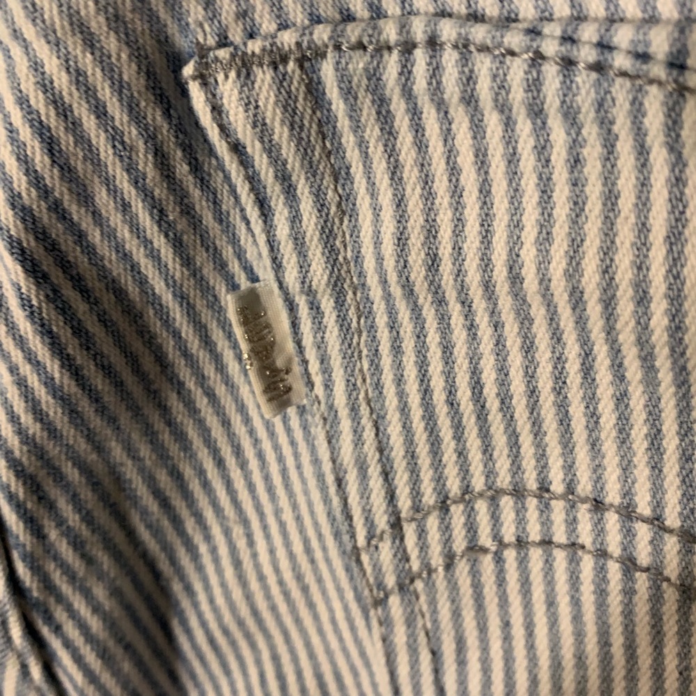 Levi’s - Picture 5 of 6